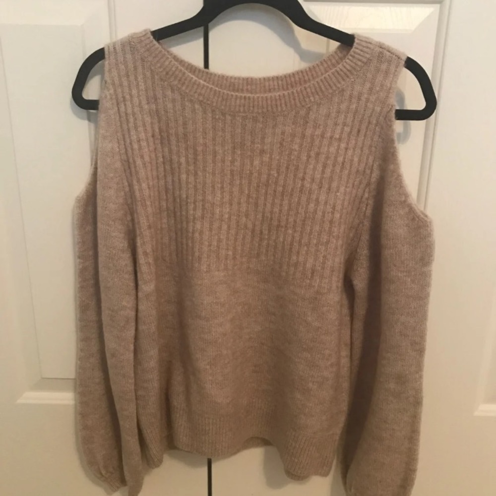 A&F Cut out shoulder Sweater